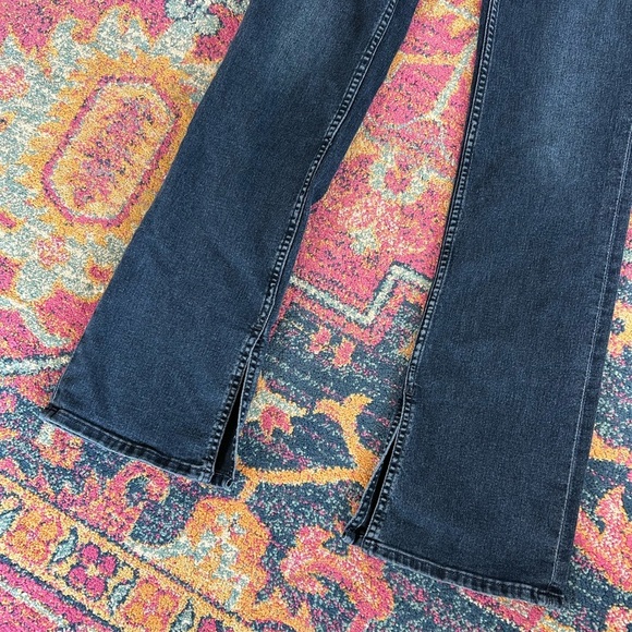 Levi’s | Women’s Dark Blue Premium 725 Highwaist Kickboot Side Slit Jeans, 28x34 - Picture 11 of 13